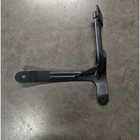 LEFT REAR MUDGUARD BRACKET